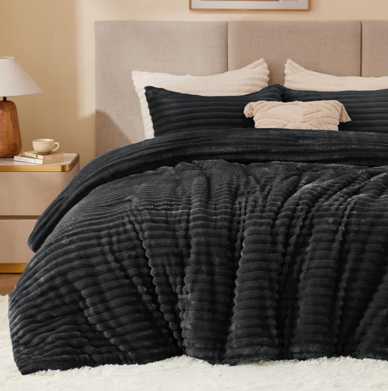 Stripped comforter