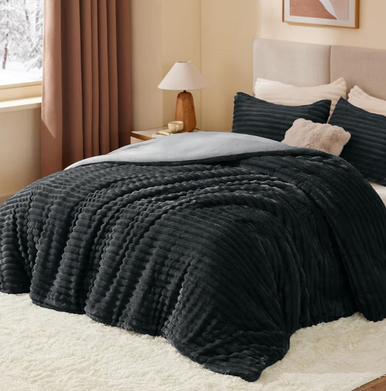 Stripped comforter