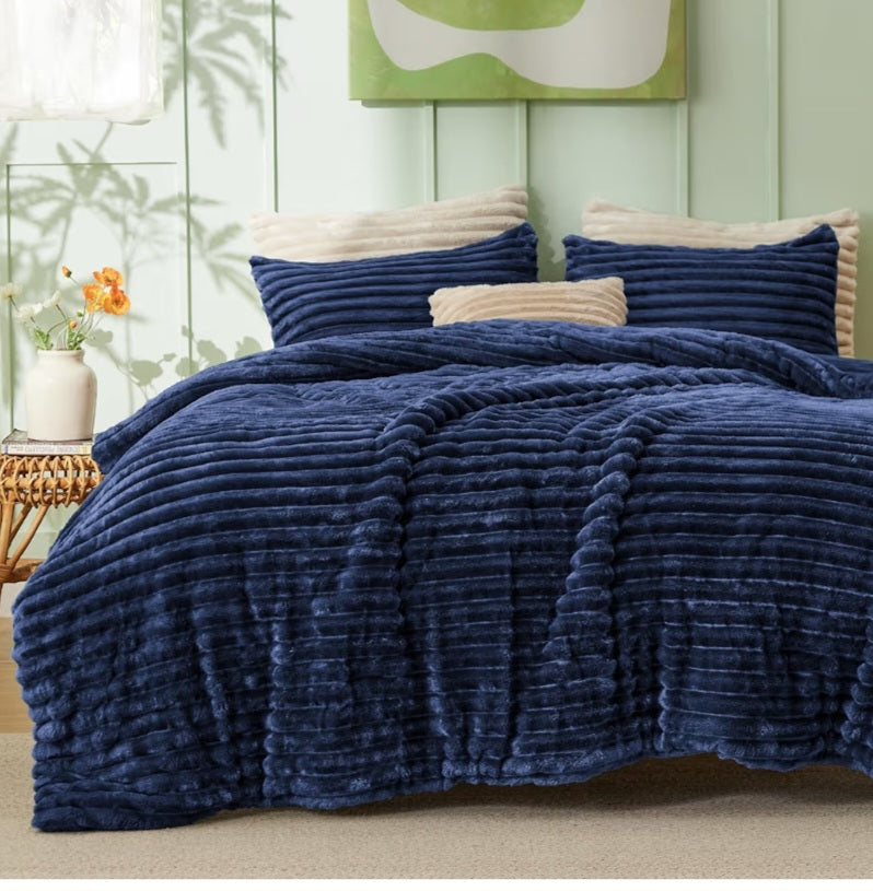 Stripped comforter